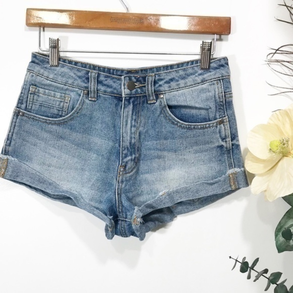 Kendall & Kylie women’s jean shorts Size 26